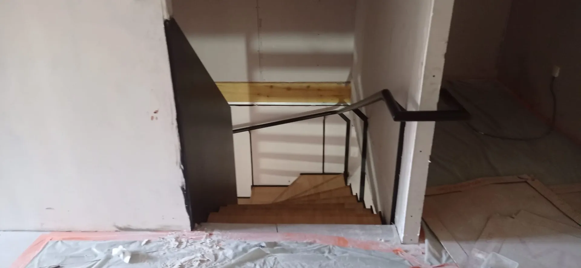 Escalier acier thermolaqué avec marches bois