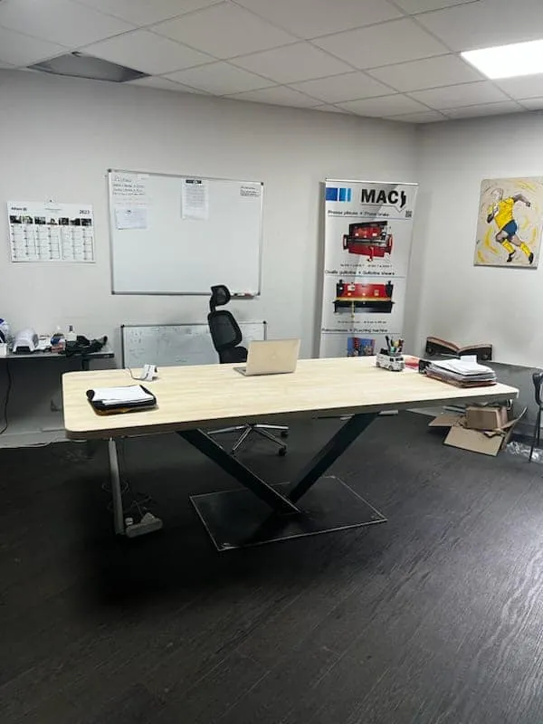 Pieds de table pour trois tables