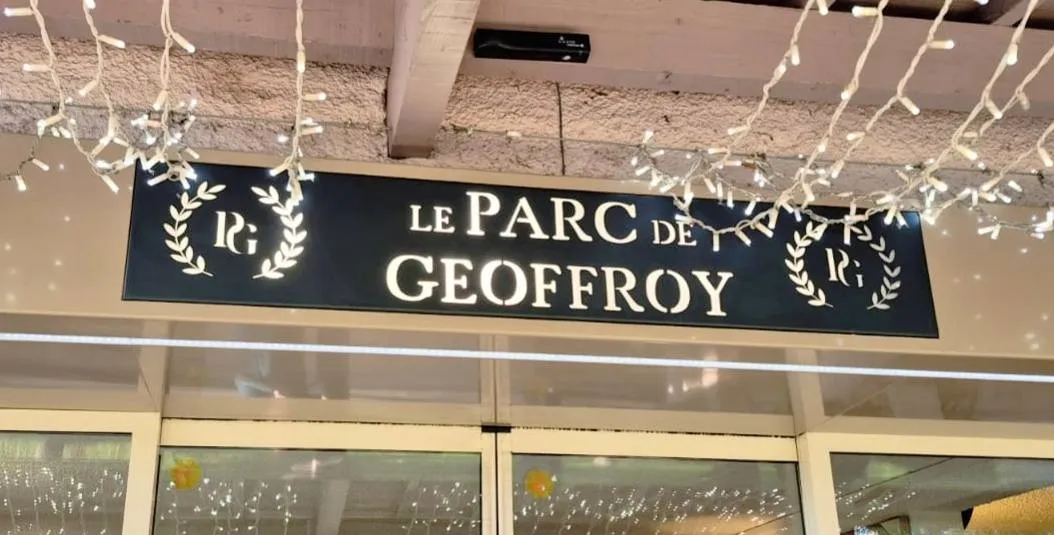 Enseigne à THIERS - Enseigne Parc de Geoffroy | AL Métallerie