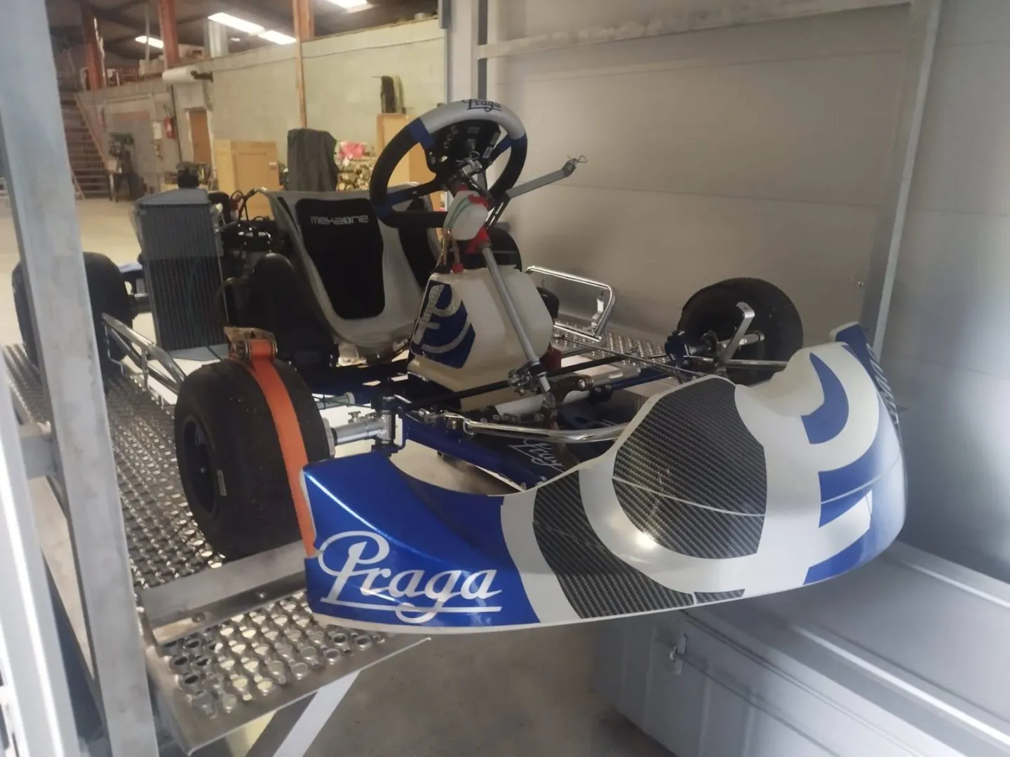 Réalisation d'un aménagement de remorque pour le transport d'un kart.
