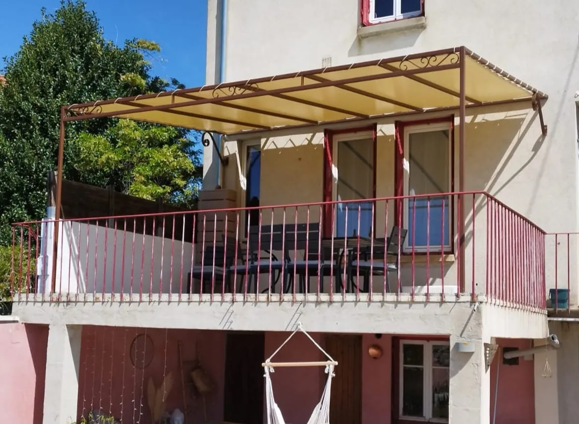 Réalisation d'une pergola en fer forgée
